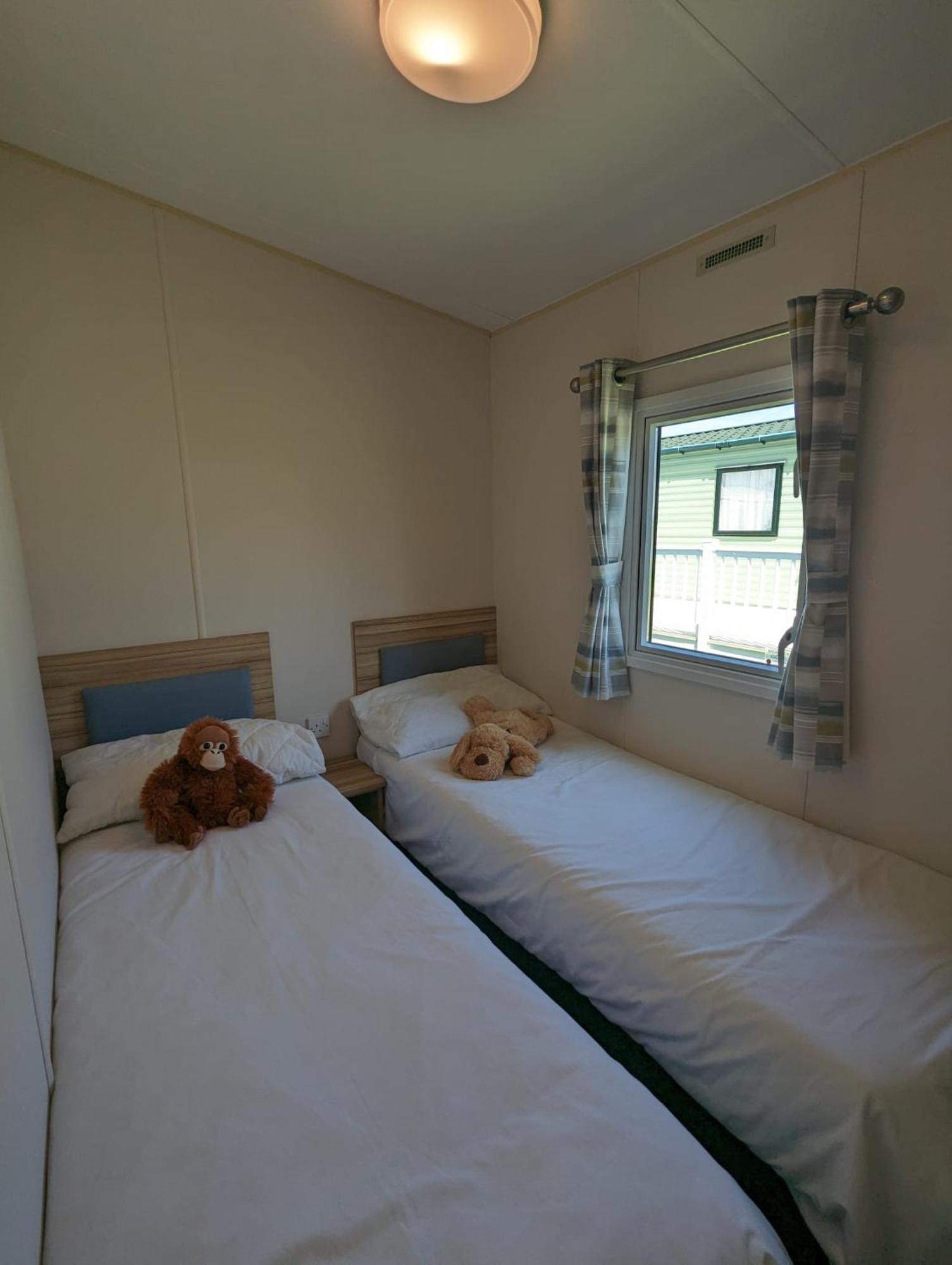 Lovely Bright Modern Caravan Swanage On Peaceful And Tranquil Holiday Park エクステリア 写真