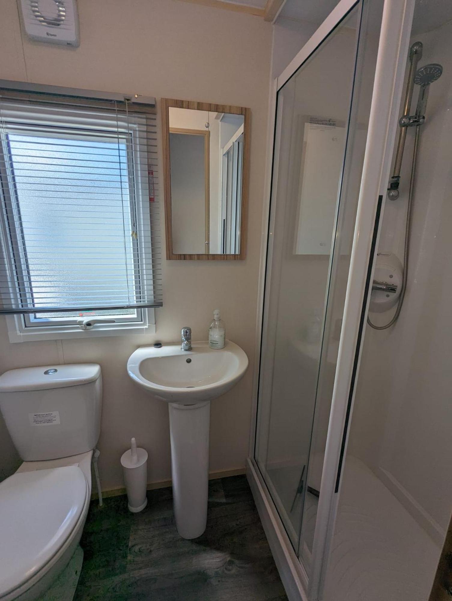 Lovely Bright Modern Caravan Swanage On Peaceful And Tranquil Holiday Park エクステリア 写真