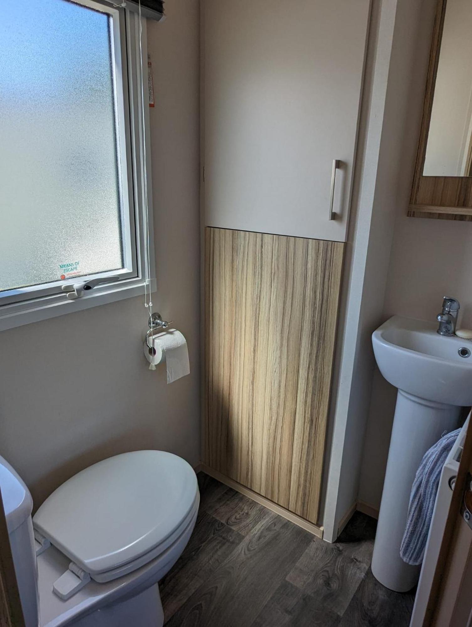 Lovely Bright Modern Caravan Swanage On Peaceful And Tranquil Holiday Park エクステリア 写真