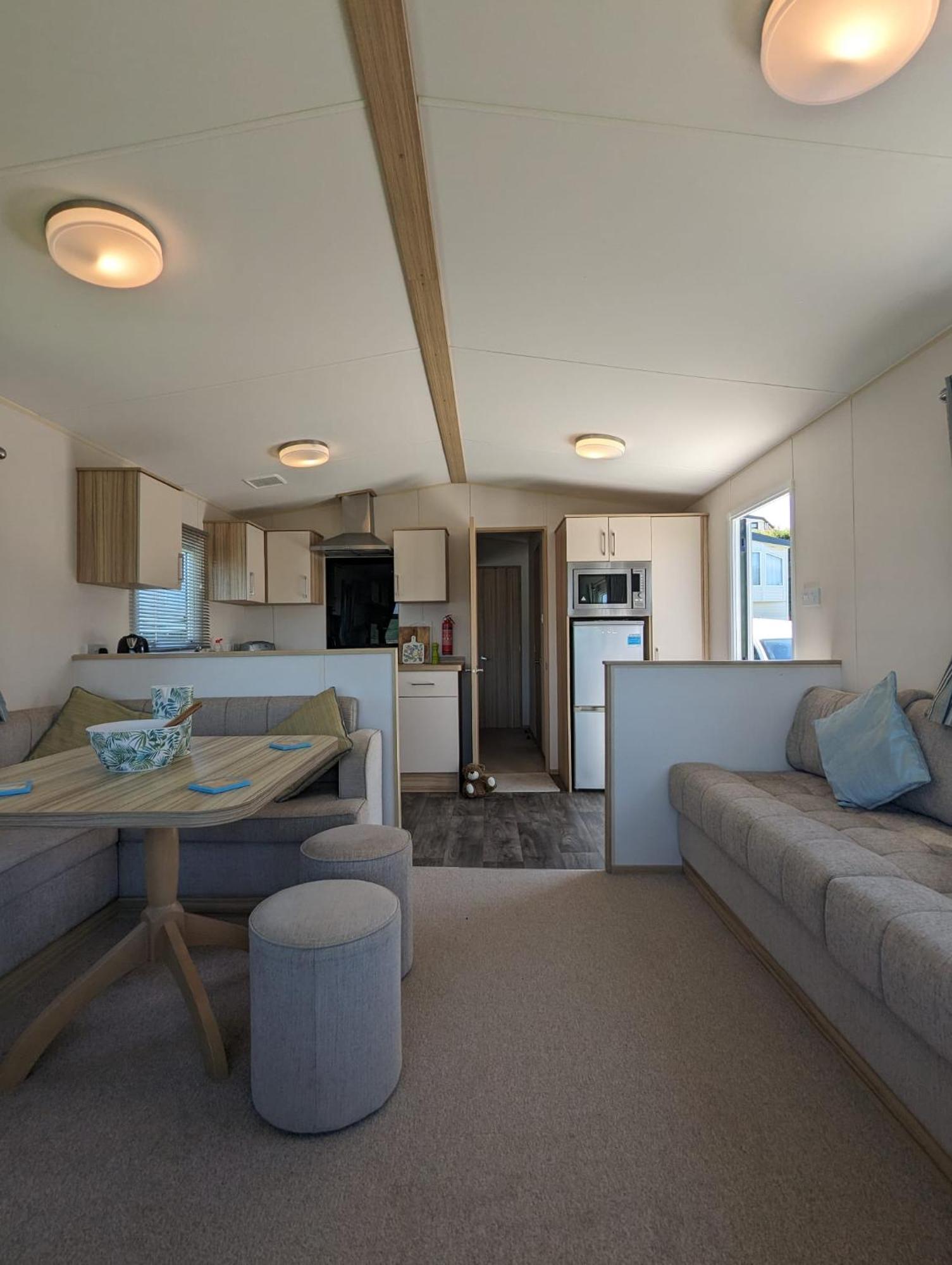 Lovely Bright Modern Caravan Swanage On Peaceful And Tranquil Holiday Park エクステリア 写真