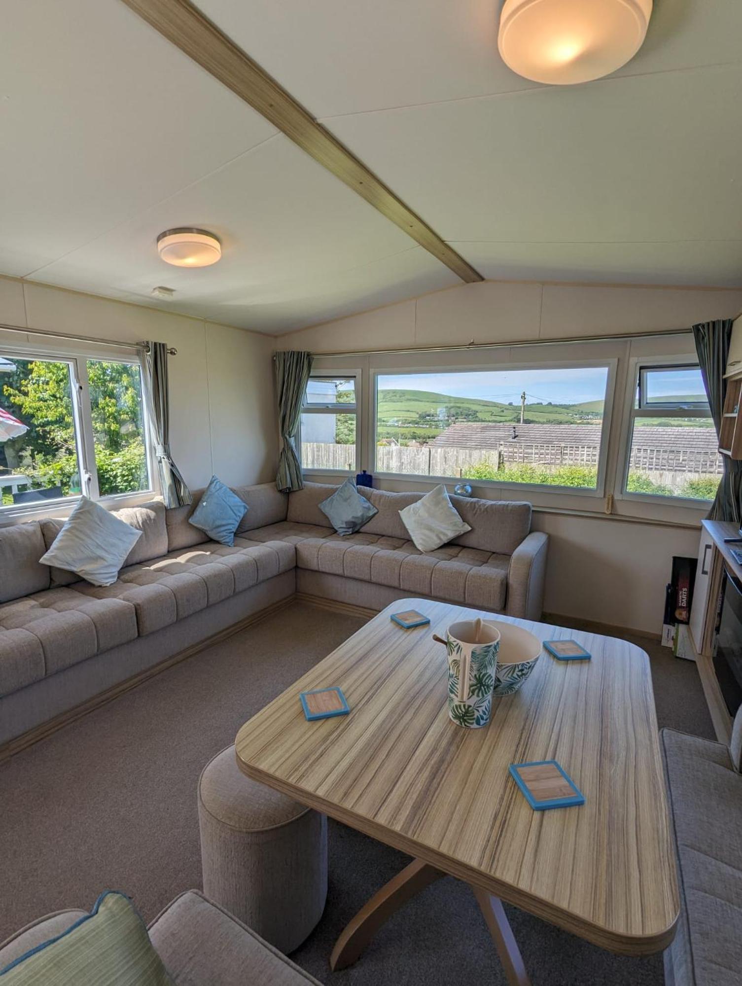 Lovely Bright Modern Caravan Swanage On Peaceful And Tranquil Holiday Park エクステリア 写真